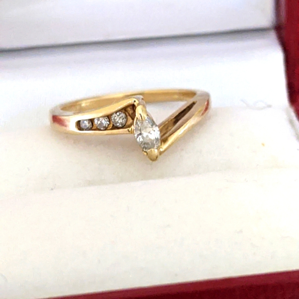 14K SOLID 💛 GOLD MARQUISE CUT  DIAMONDS RING
